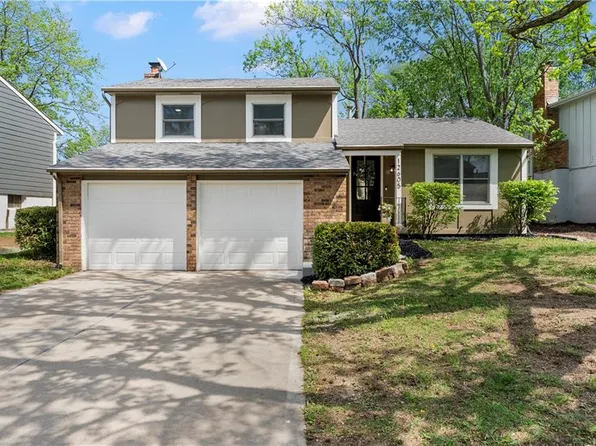 12605 S Locust St, Olathe, KS 66062