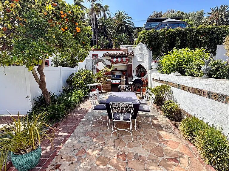 311 Amalfi Dr — Photo 91