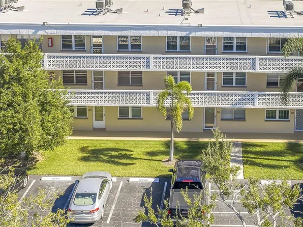 5095 Bay St NE APT 317, Saint Petersburg, FL 33703