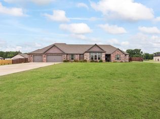 14825 Tikaani Dr, Siloam Springs, AR 72761