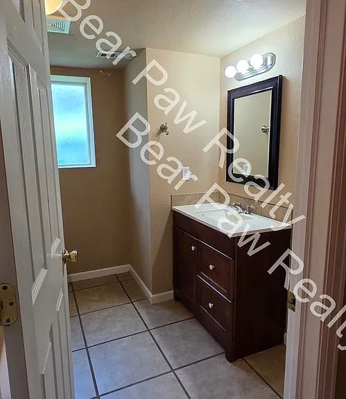 130 Williams St — Photo 9