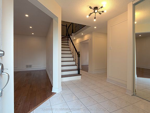 3rd image of 35 Magill Dr