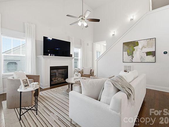 4th image of 1421 Lyon Ct