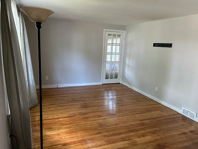 205 Hyland Dr — Photo 4