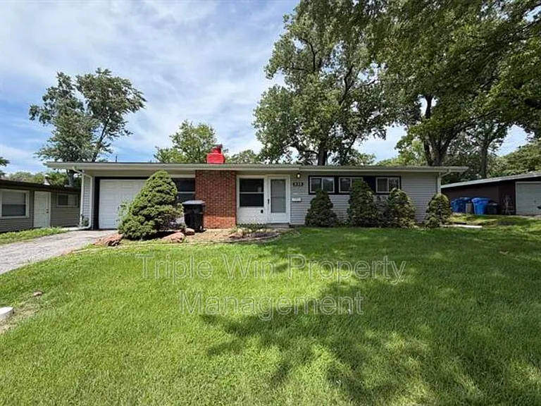 835 Bobbins Ln — Photo 1