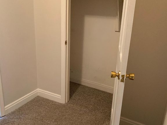 1632 a Franklin Ave bedroom closet