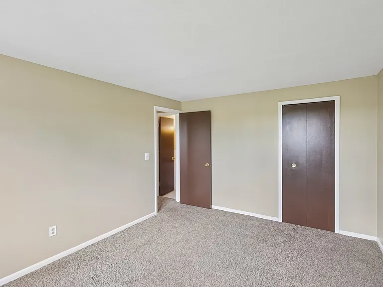 Columbus Park Apartments — Photo 24
