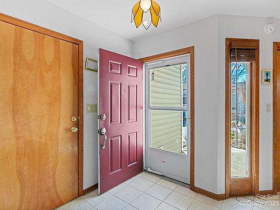 3rd image of 386 Laurel Park Pl