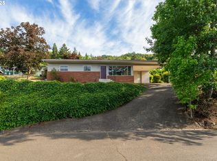 2431 W Crestview Ave, Roseburg, OR 97471