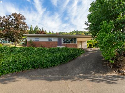 2431 W Crestview Ave, Roseburg, OR, 97471