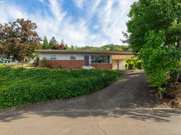 2431 W Crestview Ave, Roseburg, OR 97471