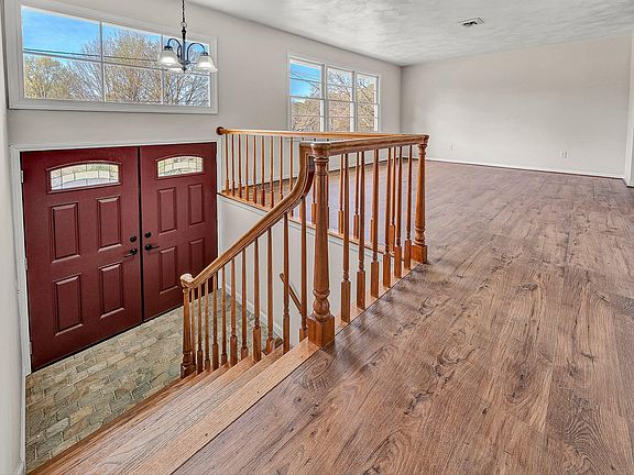 4th image of 58 Lakeland Cir