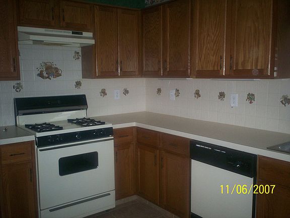 Kitchen with backsplash and lot sof cabinets and counter space.