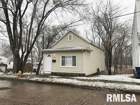 2nd image of 1302 Davie St