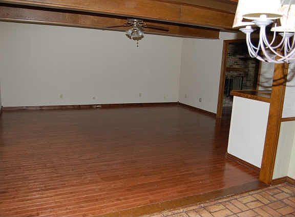 4th image of 7605 Windmill Ln