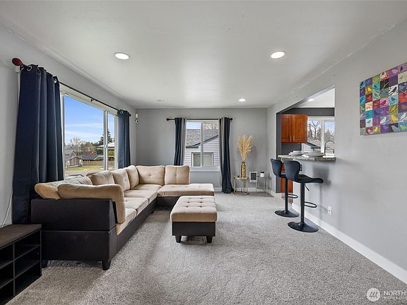 4th image of 1646 E Wright Avenue