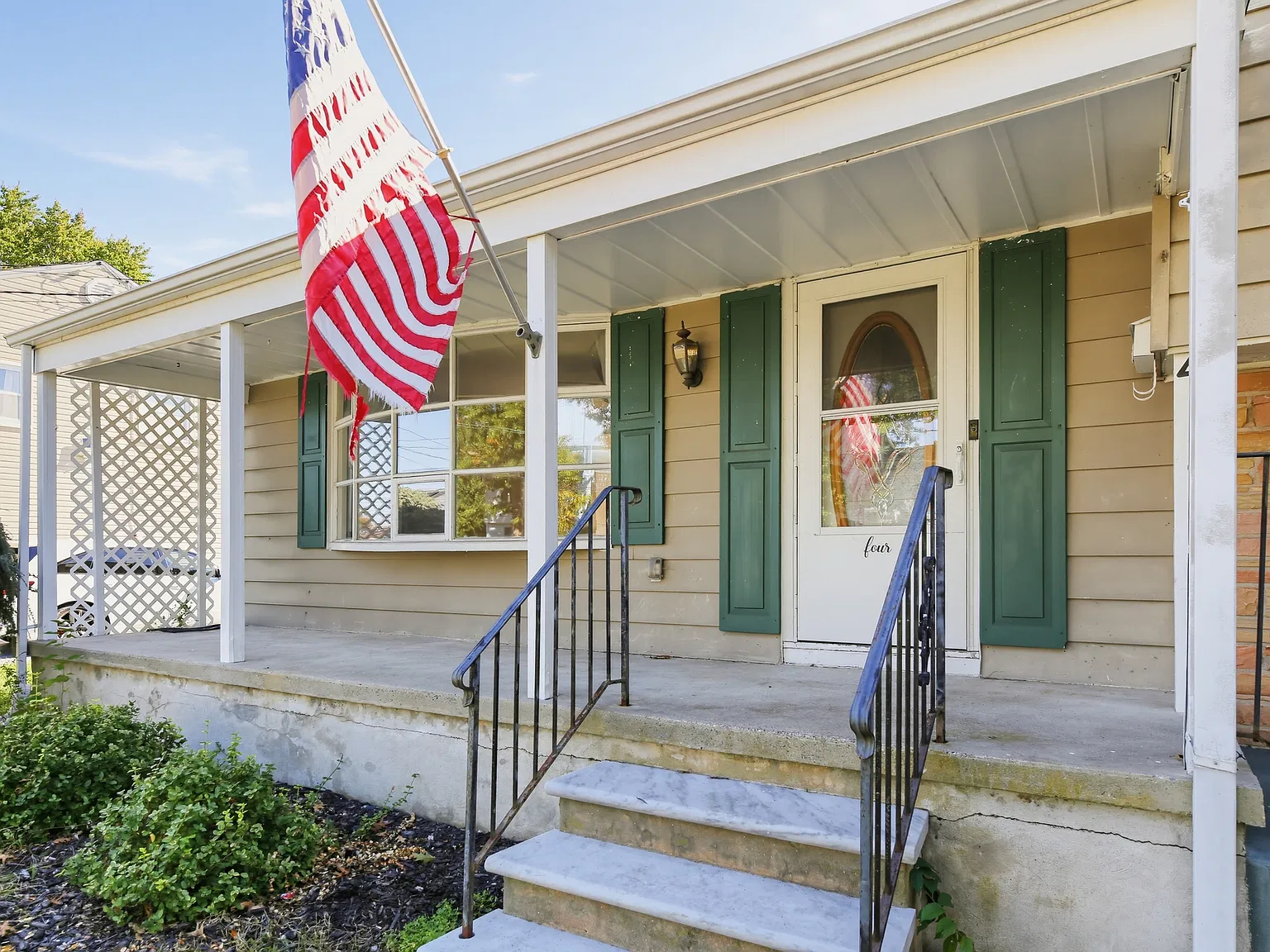 3 bed, 1.5 bath, 1523 sqft, $3,000 — Photo 1