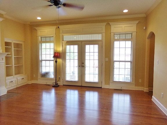 3rd image of 341 Oakleigh Dr