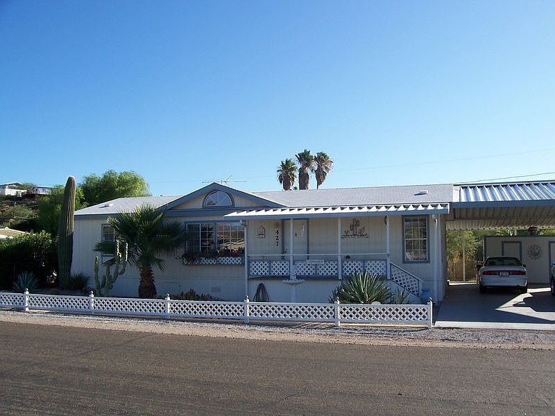 Attractive and move in ready!