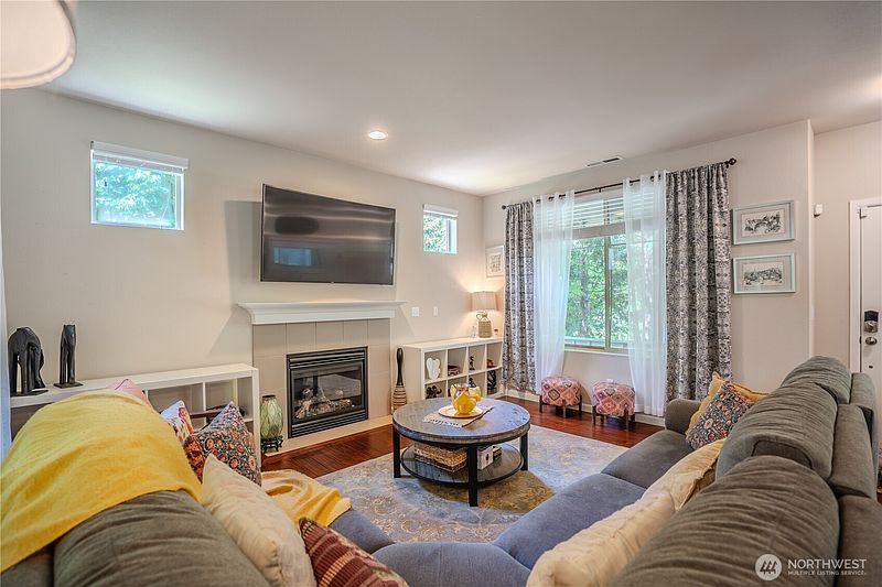 3rd image of 1929 65th Avenue SE