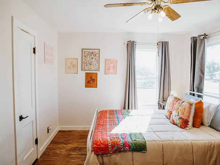 604 W Pecan St — Photo 49