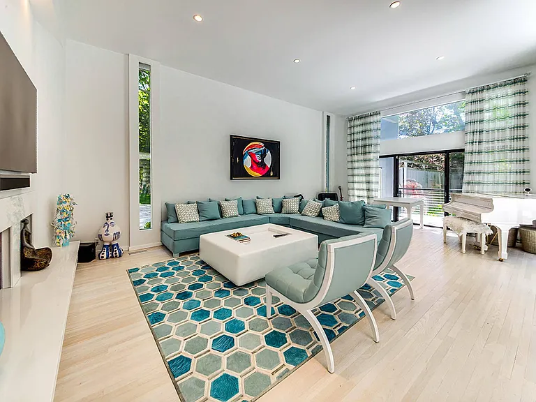 11 Glen Oak Ct — Photo 3