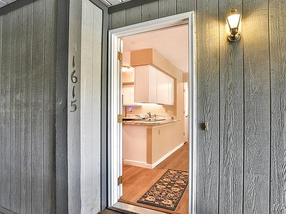 4th image of 1615 Summergate Pkwy #M