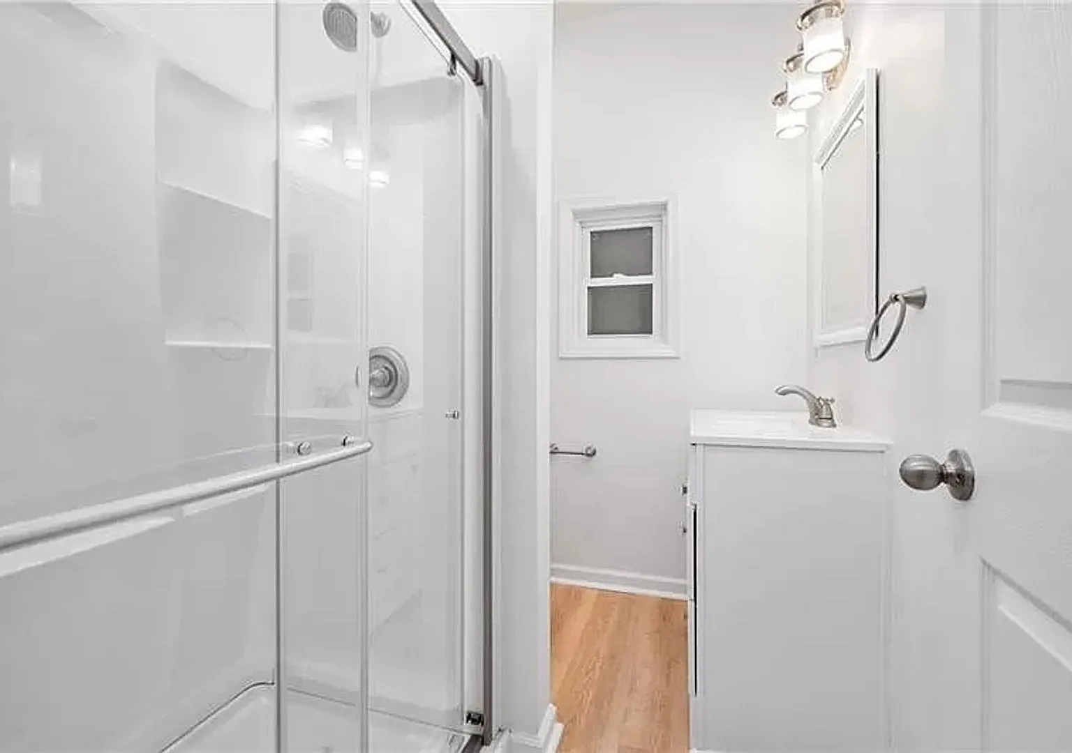 6 beds 3 bath - newly renovated, great location, central air, off street parking — Photo 3