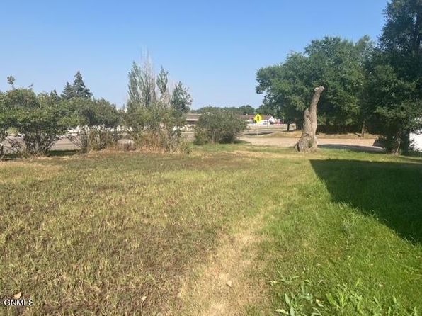 328 5th St NE, Watford City, ND 58854