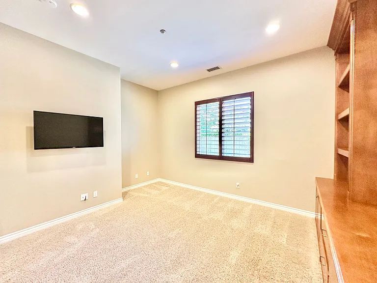 933 Highland Park — Photo 48