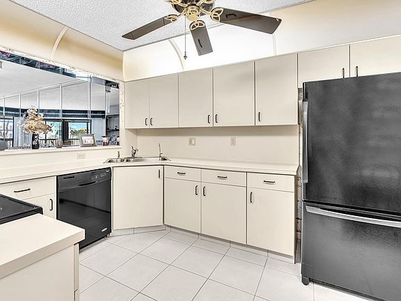 5th image of 7638 Fairfax Drive #206