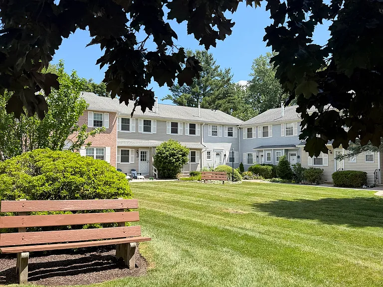 142 E Gate Ln #142 — Photo 18