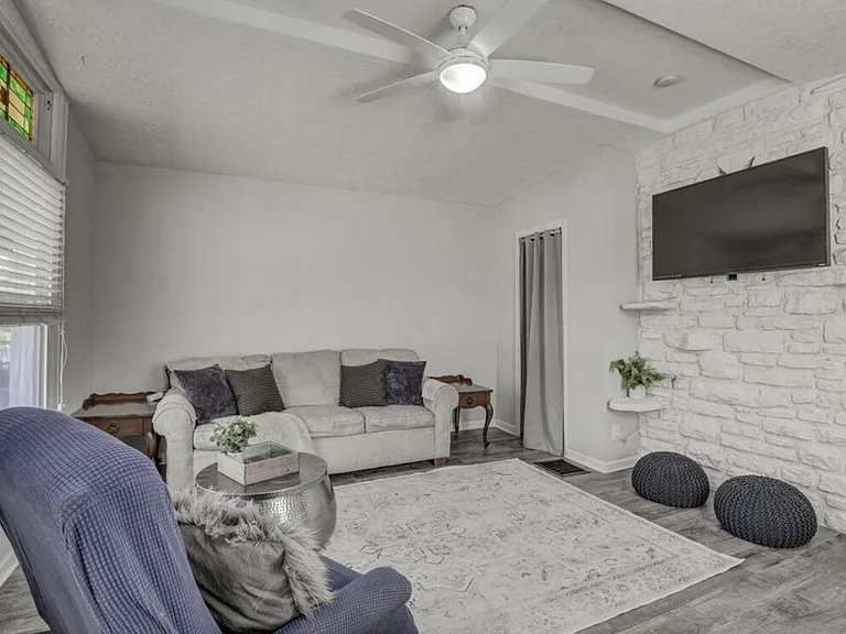 833 Ofallon Ave — Photo 2