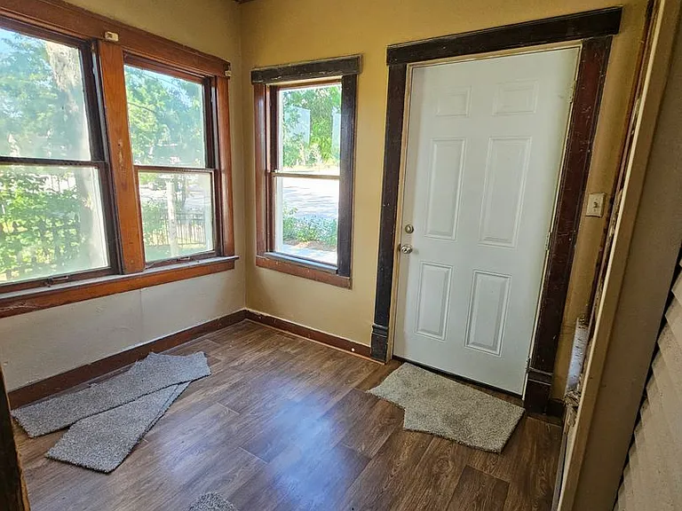 1308 S Western Ave — Photo 4