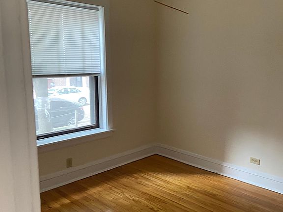 3rd image of 3350 W Sunnyside Ave #1
