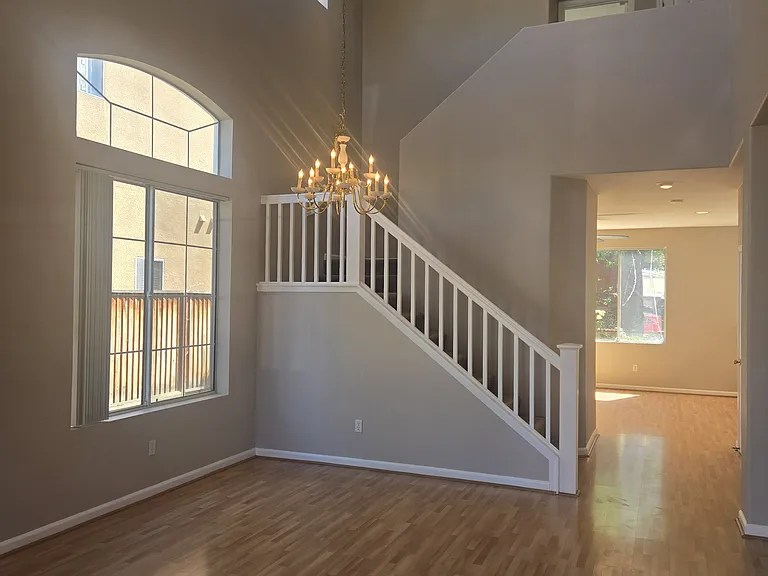 3292 Chateau Du Lac — Photo 3