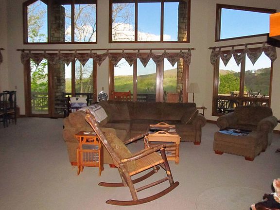 2nd image of 685 Summit Park Dr