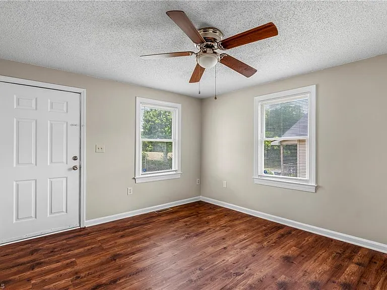 104 S Raleigh St — Photo 8