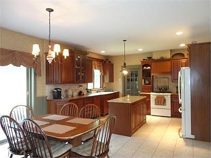 4th image of 24 W Gate Dr