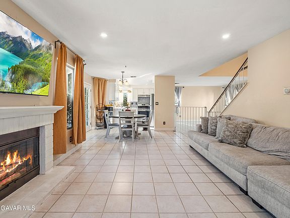 5th image of 1618 Roseglen Pl