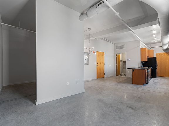 3rd image of 1006 Olive St APT 504