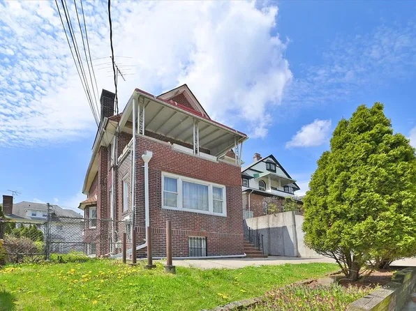 8594 150th St, Jamaica, NY 11435