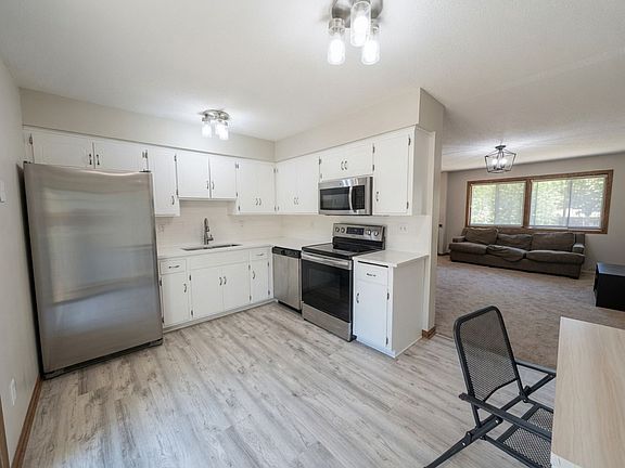 4th image of 11379 Red Fox Dr N