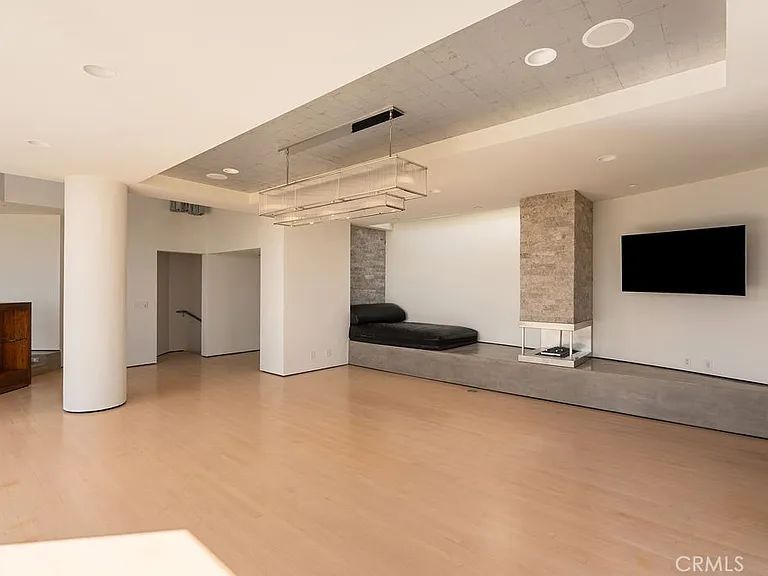 920 Skyline Dr — Photo 32