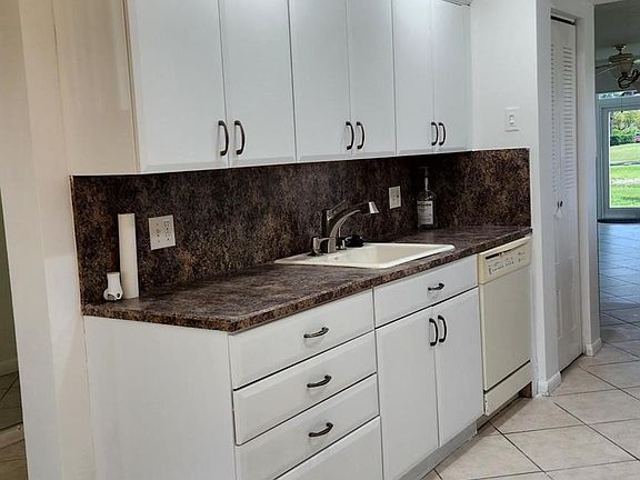 4th image of 1001 SW 128th Terrace #115B
