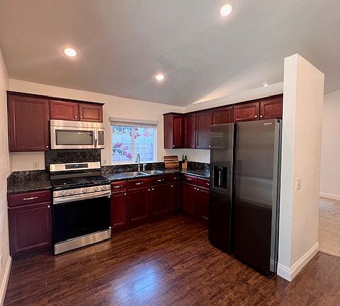 3rd image of 14273 Parkview Dr