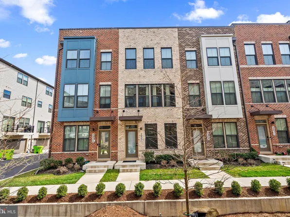 2827 Evansgreen Dr, Suitland, MD 20746