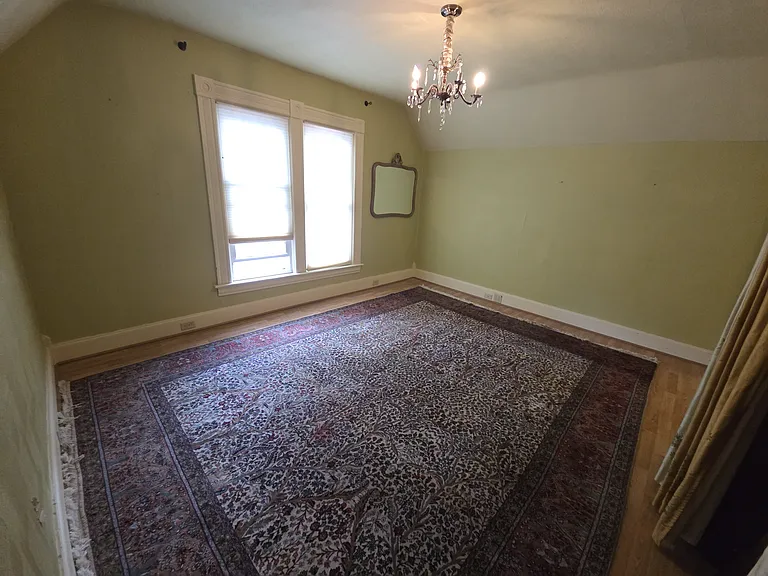 115 E Crescent St — Photo 5