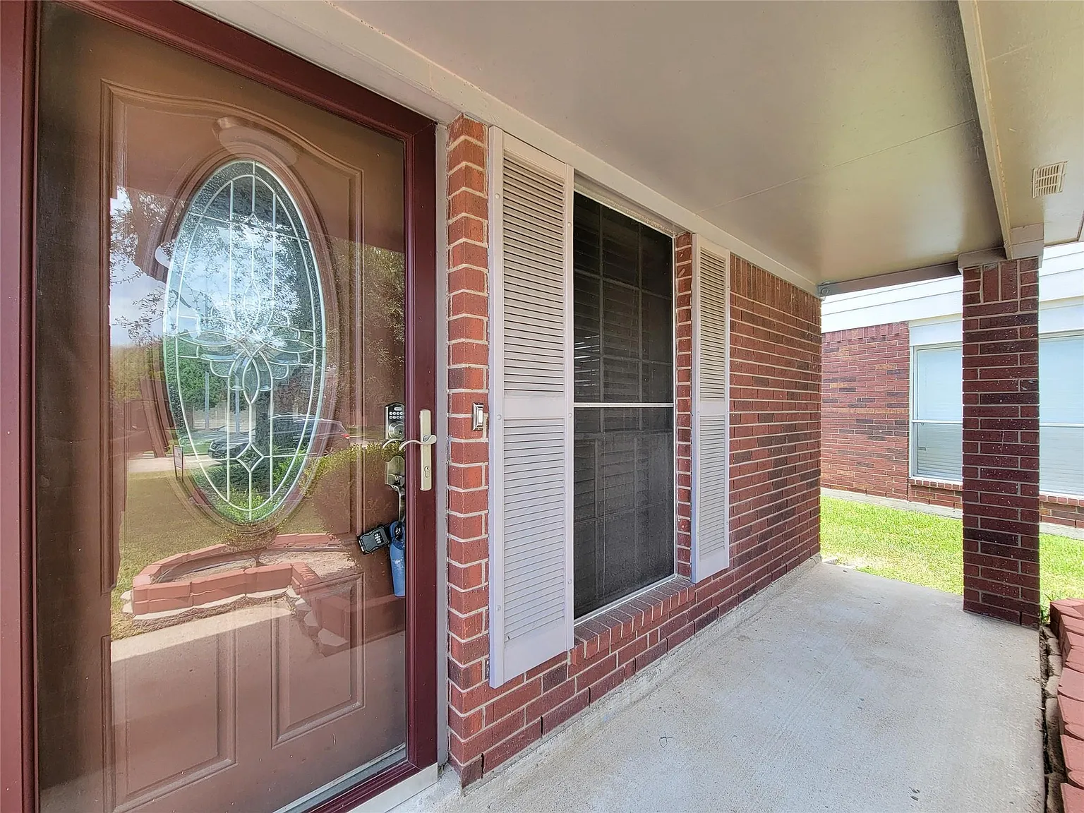 3 bed, 2.5 bath, 2695 sqft, $2,395 — Photo 2