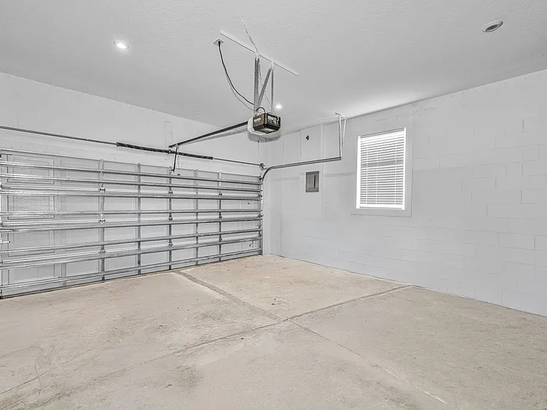 34-web-or-mls-Garage 1DSR_06112026